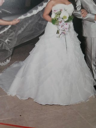 Vestido de Novia Blanco,muy elegante y bonito.
