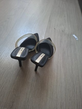 Zapatos tacón Stradivarius negros