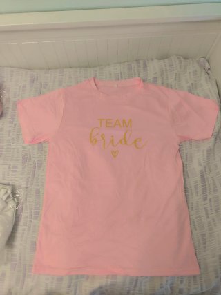 Camiseta rosa Team Bride con letras doradas
