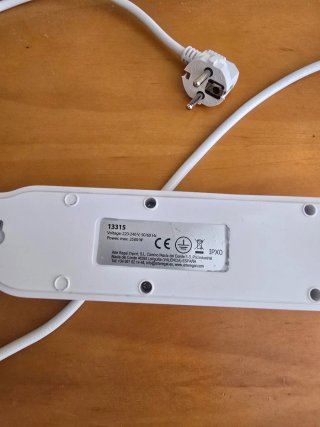 Regleta de 4 enchufes y 3 USB