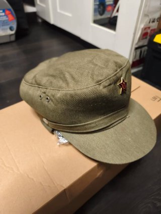 Gorro militar soviético con estrella roja