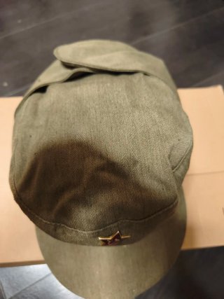 Gorro militar soviético con estrella roja