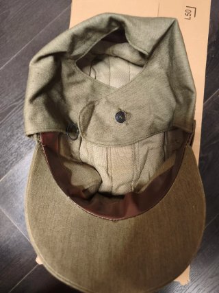 Gorro militar soviético con estrella roja