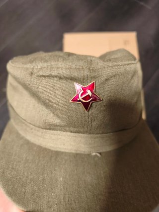 Gorro militar soviético con estrella roja