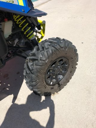 Quad Polaris Azul y Amarillo Off-Road