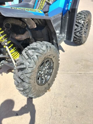 Quad Polaris Azul y Amarillo Off-Road