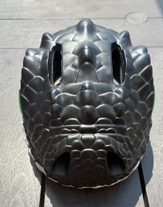 Casco bici niño dinosaurio