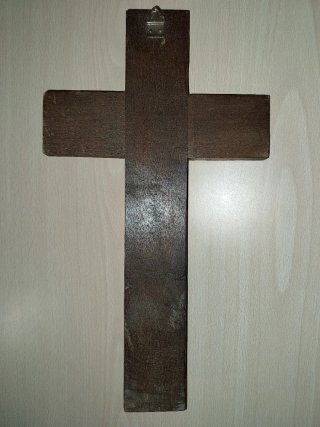 Crucifijo de madera con figura