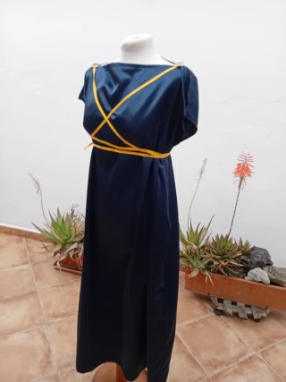 Traje Romana azulón con manto ocre
