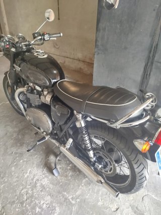 Moto Triumph boneville t120 Black