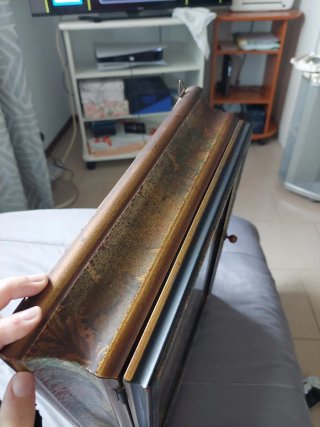 Vitrina de pared de cristal y madera.