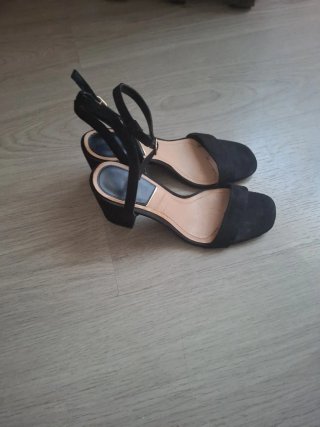 Sandalias de tacón negras