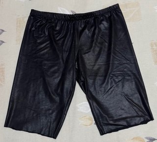 Leggings negros efecto piel.