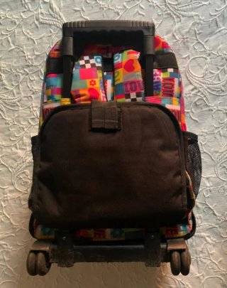 Mochila Totto con ruedas y estampado