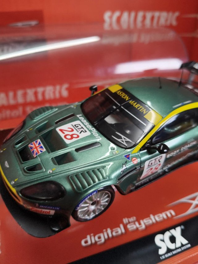 Scalextric Aston Martin Dbr 9 Digital System