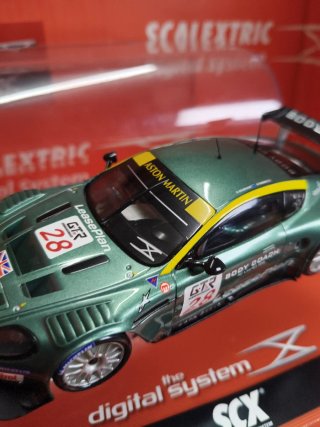 Scalextric Aston Martin Dbr 9 Digital System