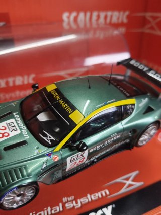 Scalextric Aston Martin Dbr 9 Digital System