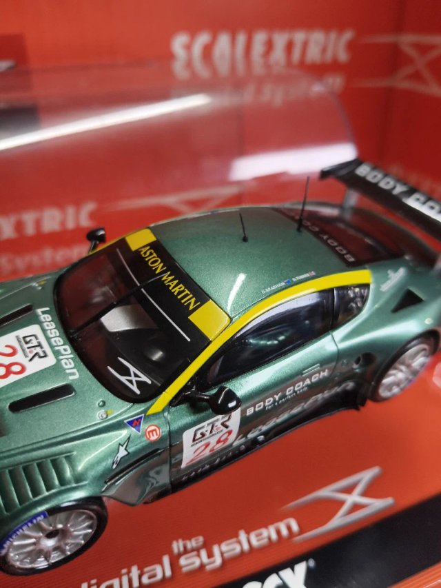 Scalextric Aston Martin Dbr 9 Digital System