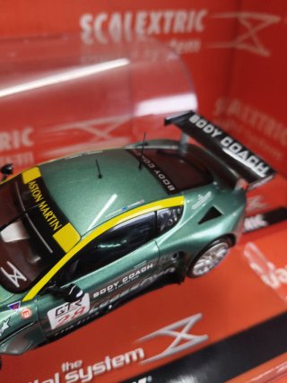 Scalextric Aston Martin Dbr 9 Digital System