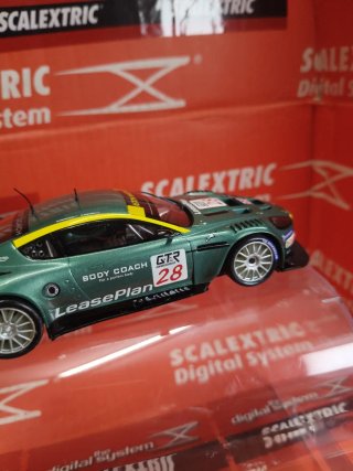 Scalextric Aston Martin Dbr 9 Digital System
