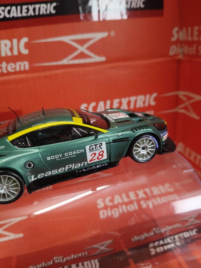Scalextric Aston Martin Dbr 9 Digital System