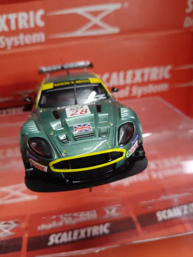 Scalextric Aston Martin Dbr 9 Digital System