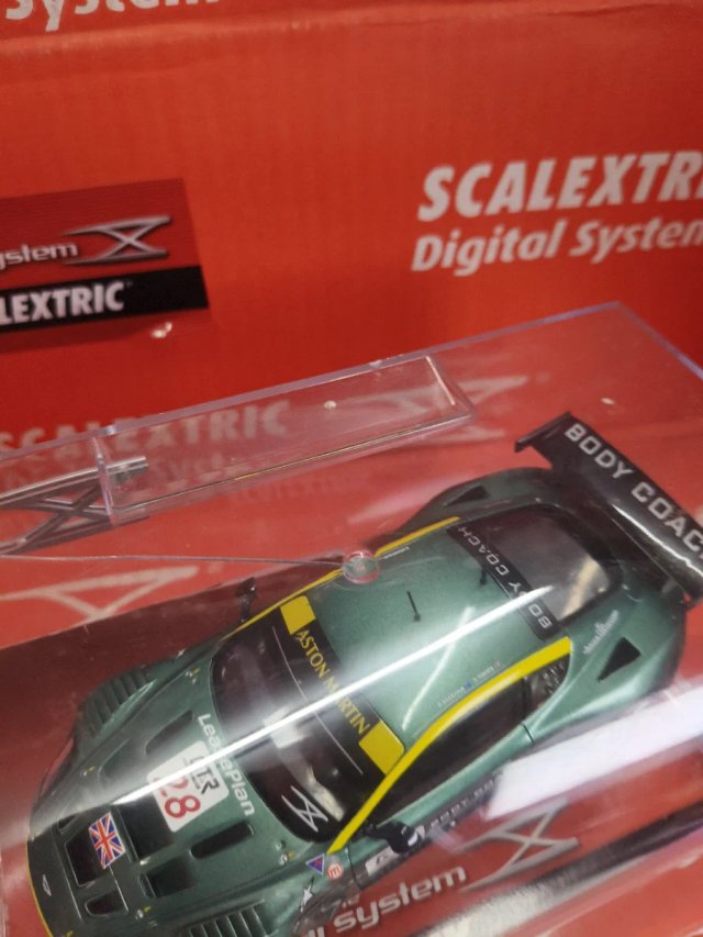 Scalextric Aston Martin Dbr 9 Digital System