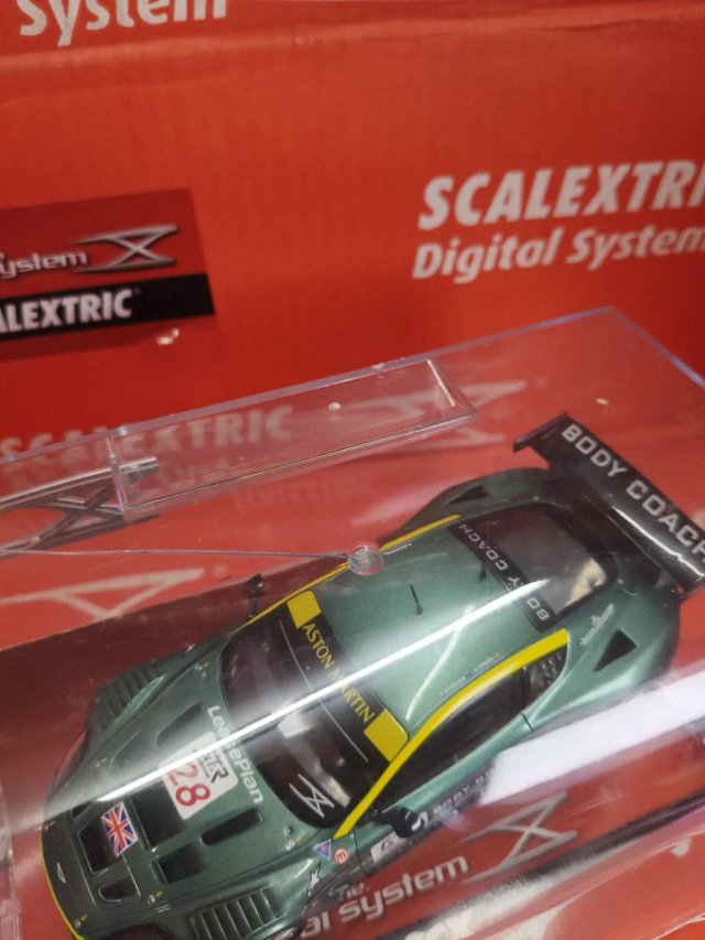 Scalextric Aston Martin Dbr 9 Digital System