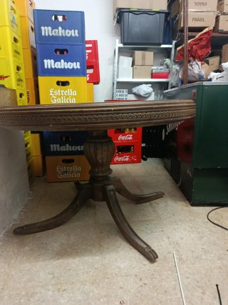 Mesa de madera redonda