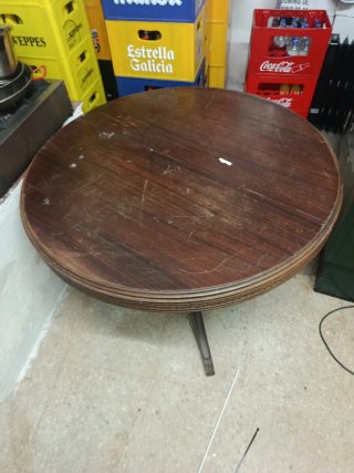 Mesa de madera redonda