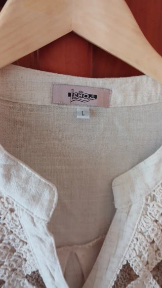 Camisa blanca con detalles marrones neuva