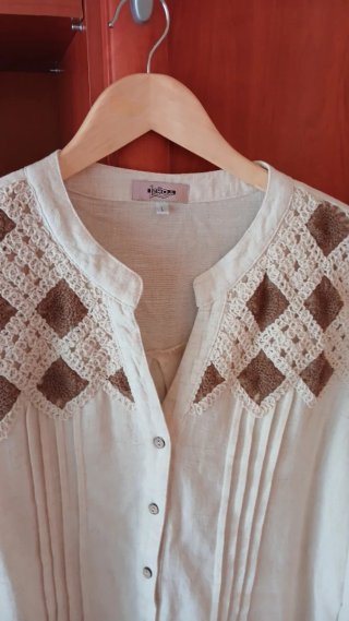 Camisa blanca con detalles marrones neuva