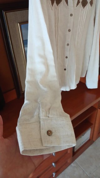 Camisa blanca con detalles marrones neuva