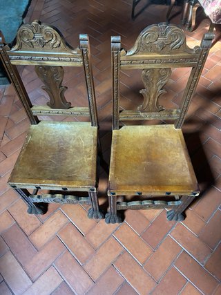 Silla de madera tallada