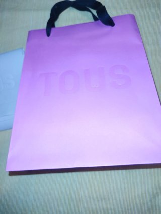 Bolsa y caja TOUS rosa sobre consejos cuidado