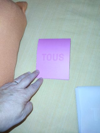 Bolsa y caja TOUS rosa sobre consejos cuidado