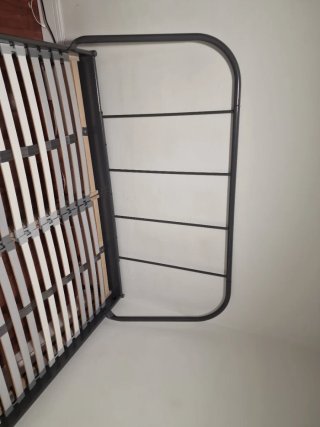 Struttura letto con rete a doghe