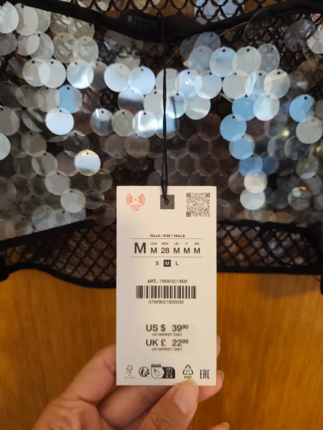 Top Zara lentejuelas negro y plateado. Talla M