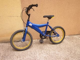 BICICLETA INFANTIL AZUL DE 16 PULGADAS
