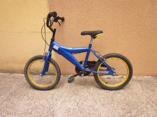 BICICLETA INFANTIL AZUL DE 16 PULGADAS