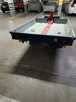 Remolque para moto azul y rojo