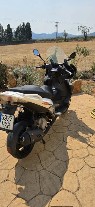 Aprilia SR Max Maxi Scooter