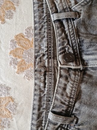 Pantalón gris