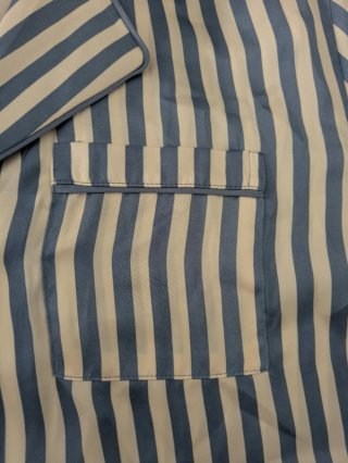 Pijama Estilo Satén Rayas Azul y Blanco Talla L