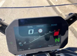 BMW R1250R Azul y Blanca