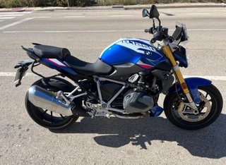 BMW R1250R Azul y Blanca