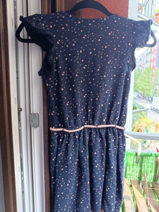 Vestido azul con corazones rosas