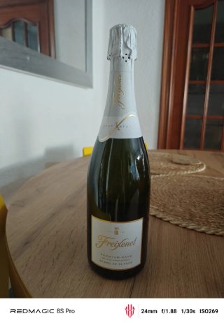 Lote de botellas precintadas para decoración