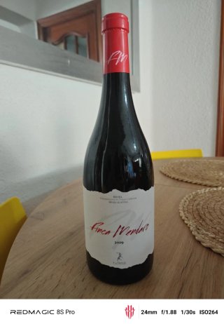 Lote de botellas precintadas para decoración