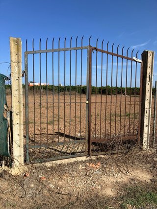 Campo rústico con casa de aperos